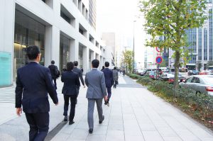 服装も日本のビジネス慣習